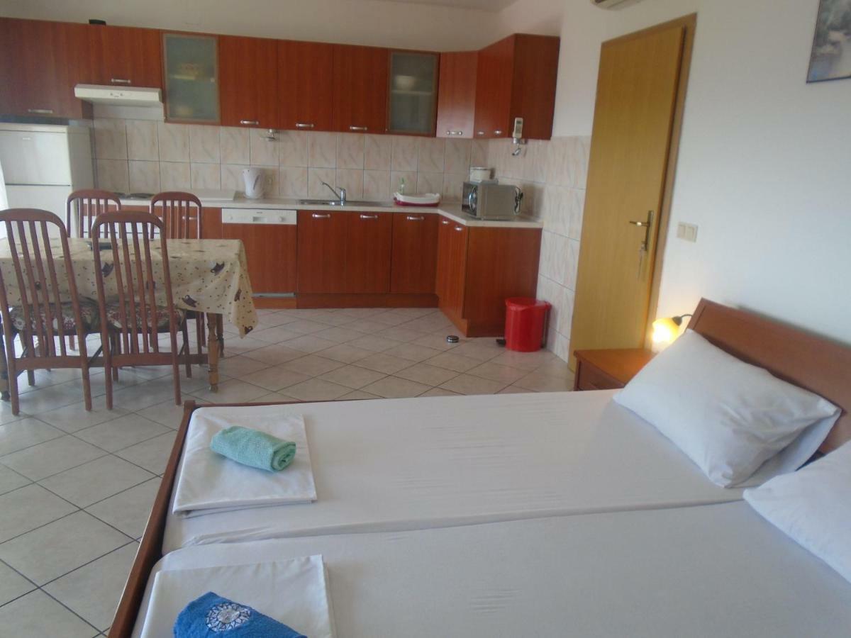 Apartments Sveti Anton Orebić Extérieur photo